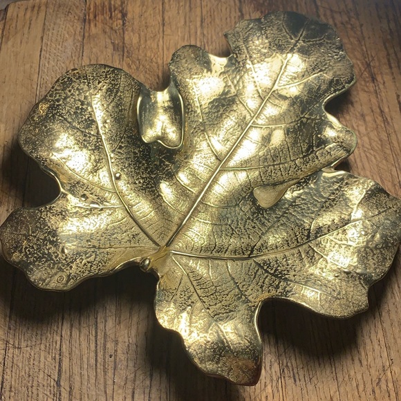 Virginia Metal Crafters Big Fig Leaf Tray 0ver 3 lbs brass 10 x 8 1/2 inch - Picture 1 of 6